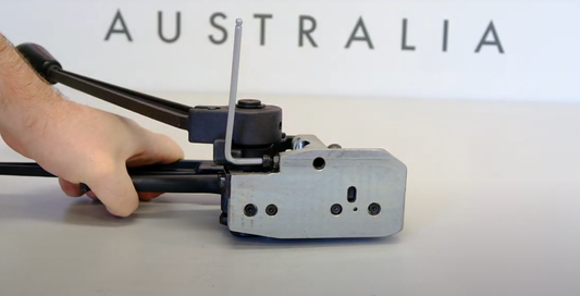 Adjusting the MUL20 sealless steel strapping tool feedwheel depth