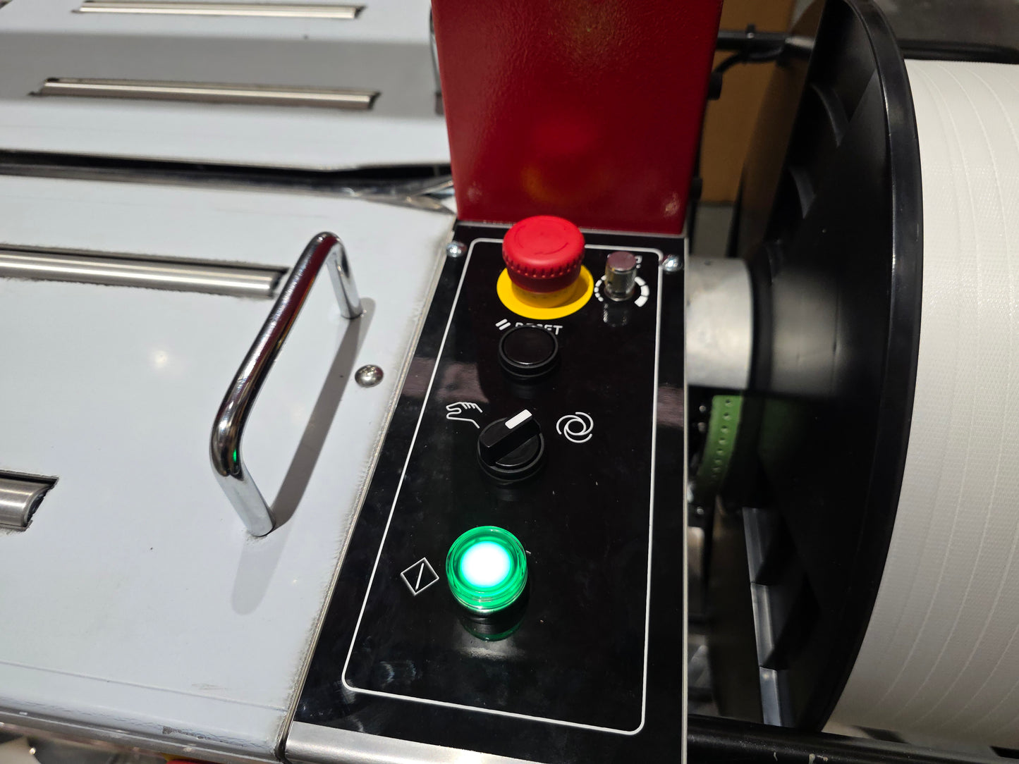 Automatic Strapping machine