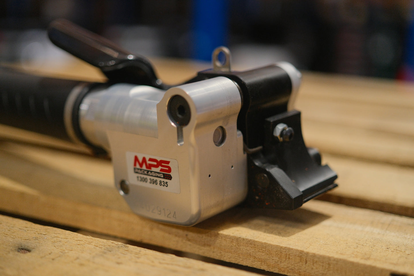 AR32 Battery powered steel strapping tensioner