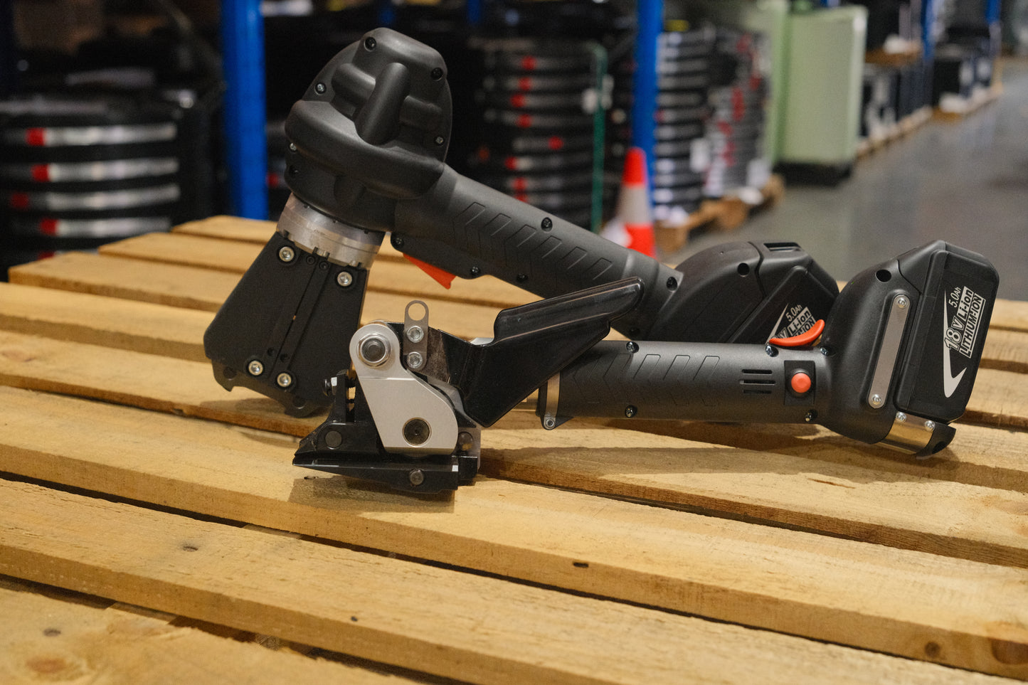 AR32 Battery powered steel strapping tensioner
