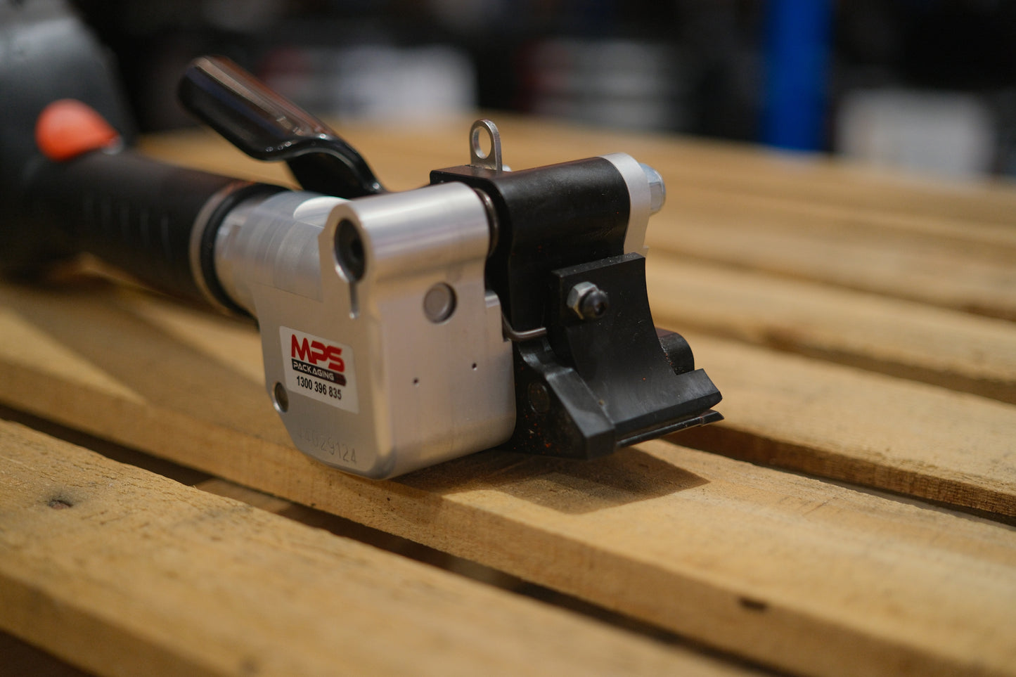 AR32 Battery powered steel strapping tensioner