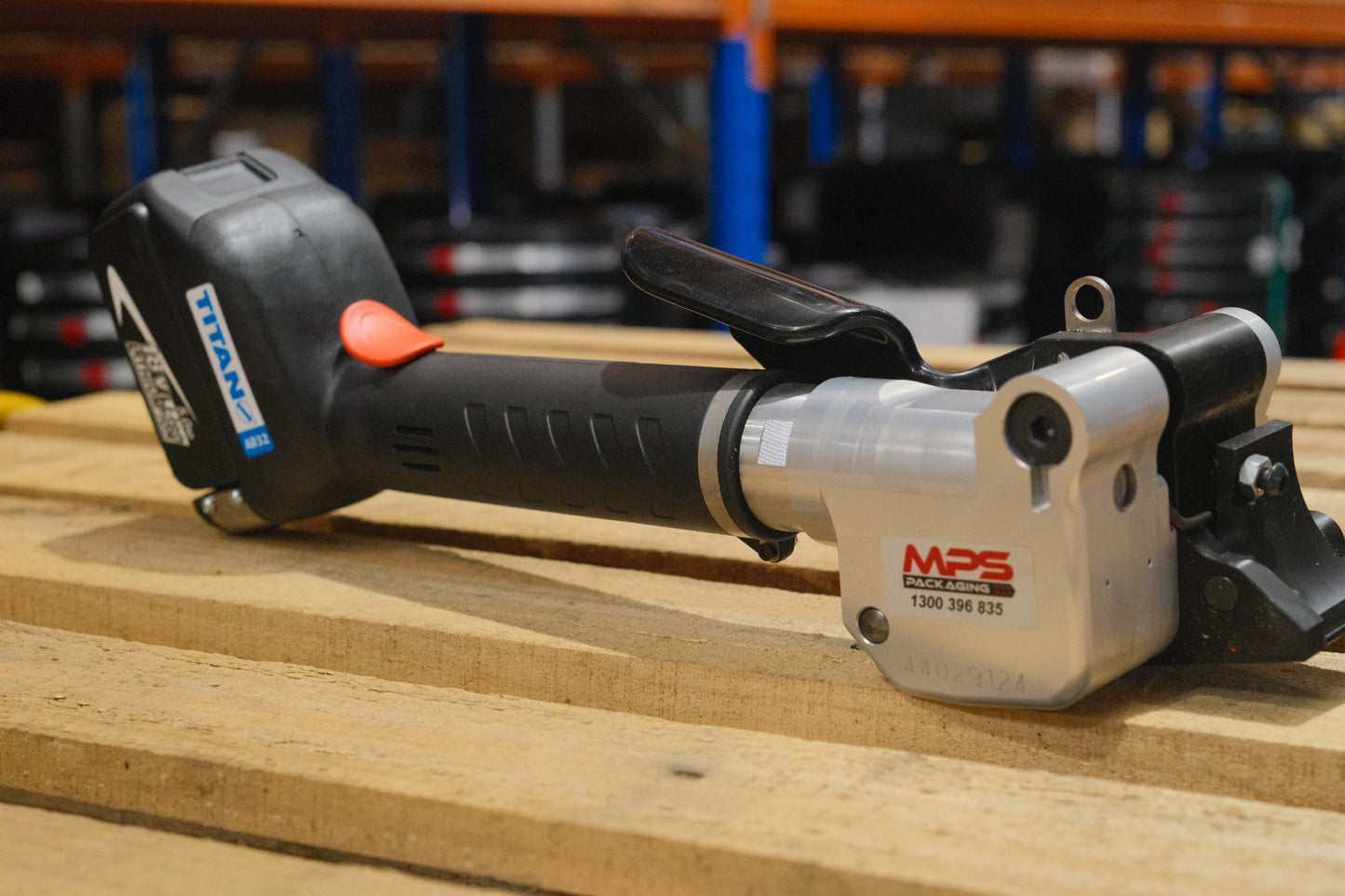 AR32 Battery powered steel strapping tensioner