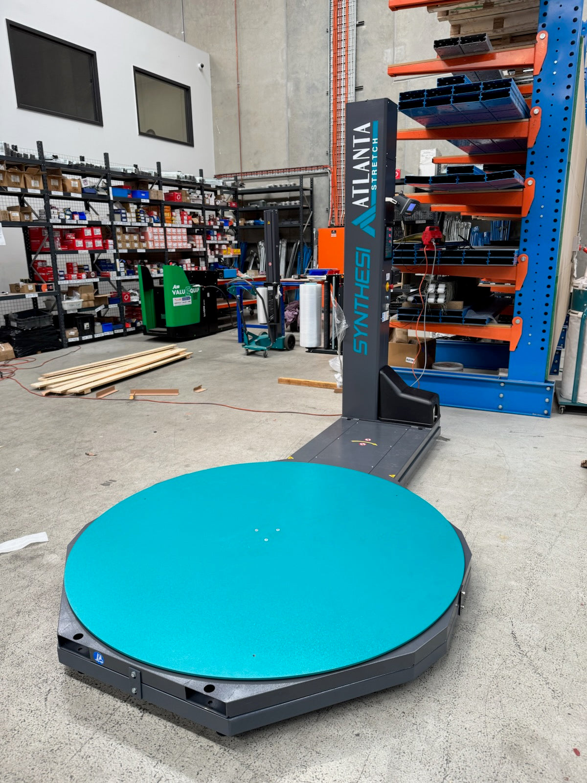 Pallet wrapping machine with Scales